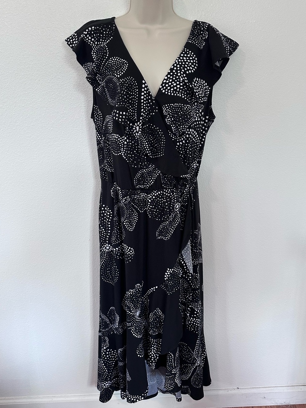 nine britton Black & White Dot Floral Wrap Midi Dress